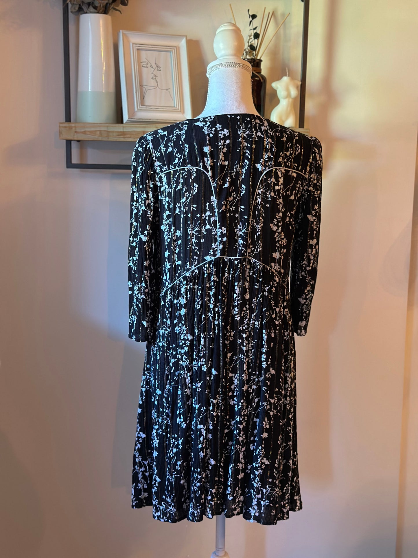 Robe Frezza coupe fluide fleurie noire et blanche T.38/2