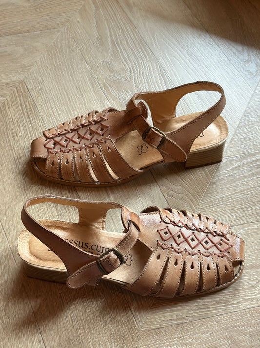 Sandales cuir camel tressées style bohème T.38