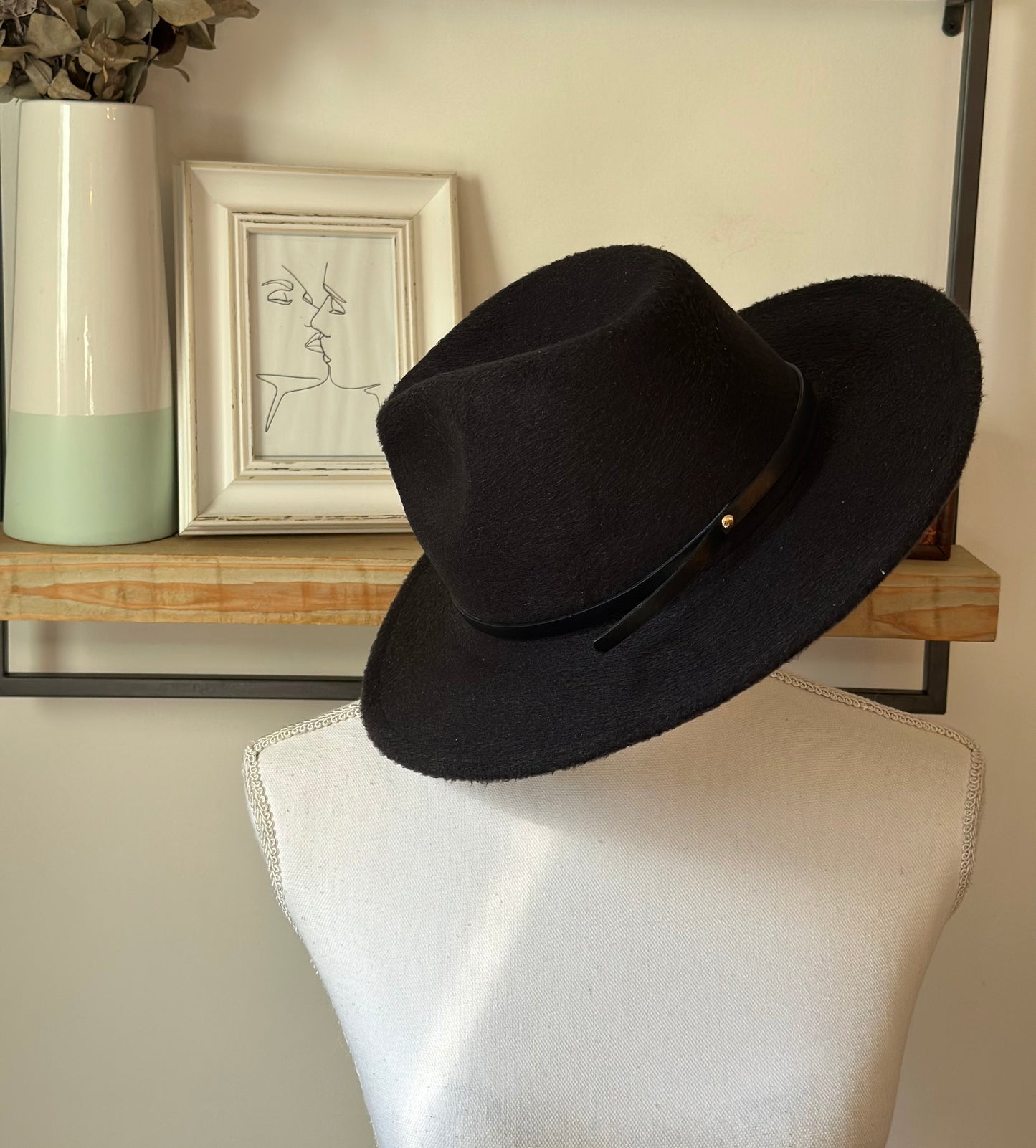 Chapeau en laine noir élégant femme taille 55/58 cm