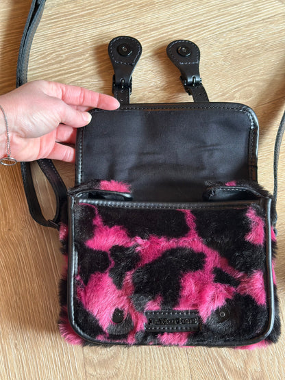 Sac bandoulière imprimé vache rose noir Dr Martens