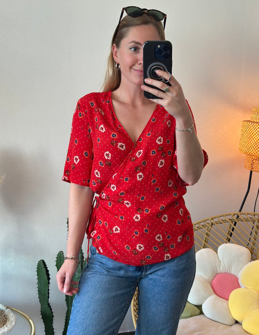 Blouse portefeuille rouge à motifs fleuris T.34