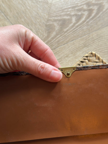 Pochette vintage cuir de reptile effet peau de serpent brun années 70 – 26 cm