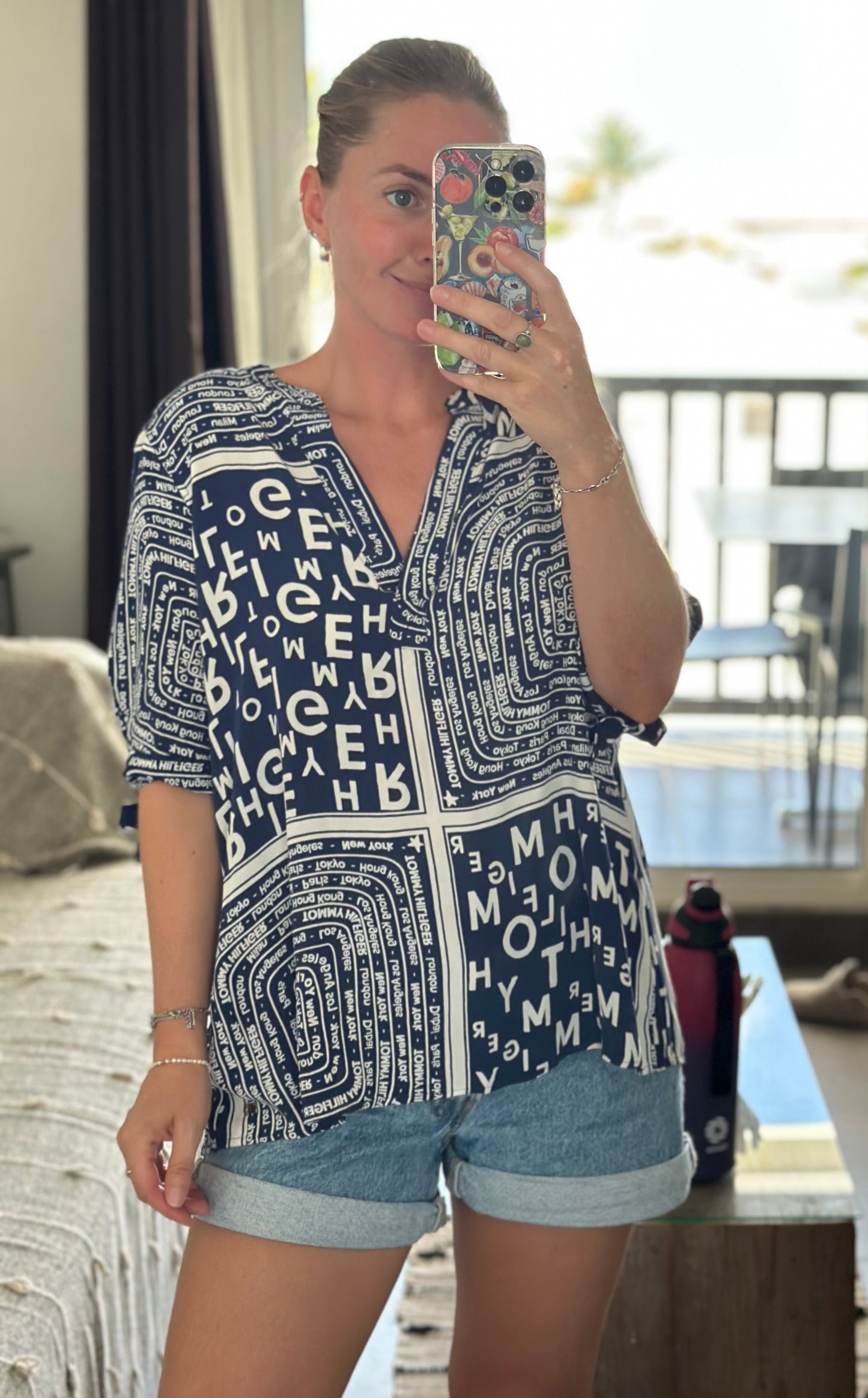 Blouse bleue à motifs T.40