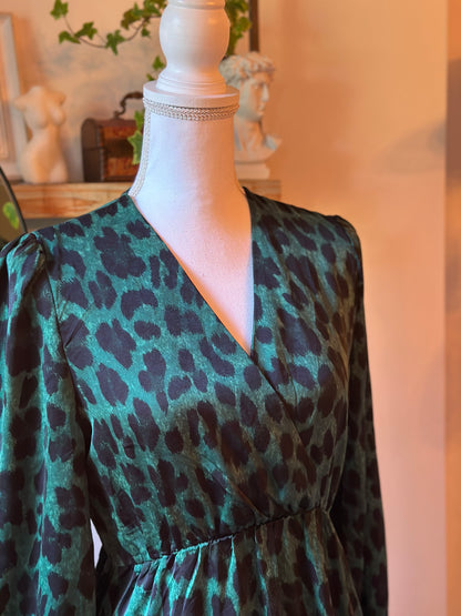 Robe longue imprimé léopard vert et noir T.36
