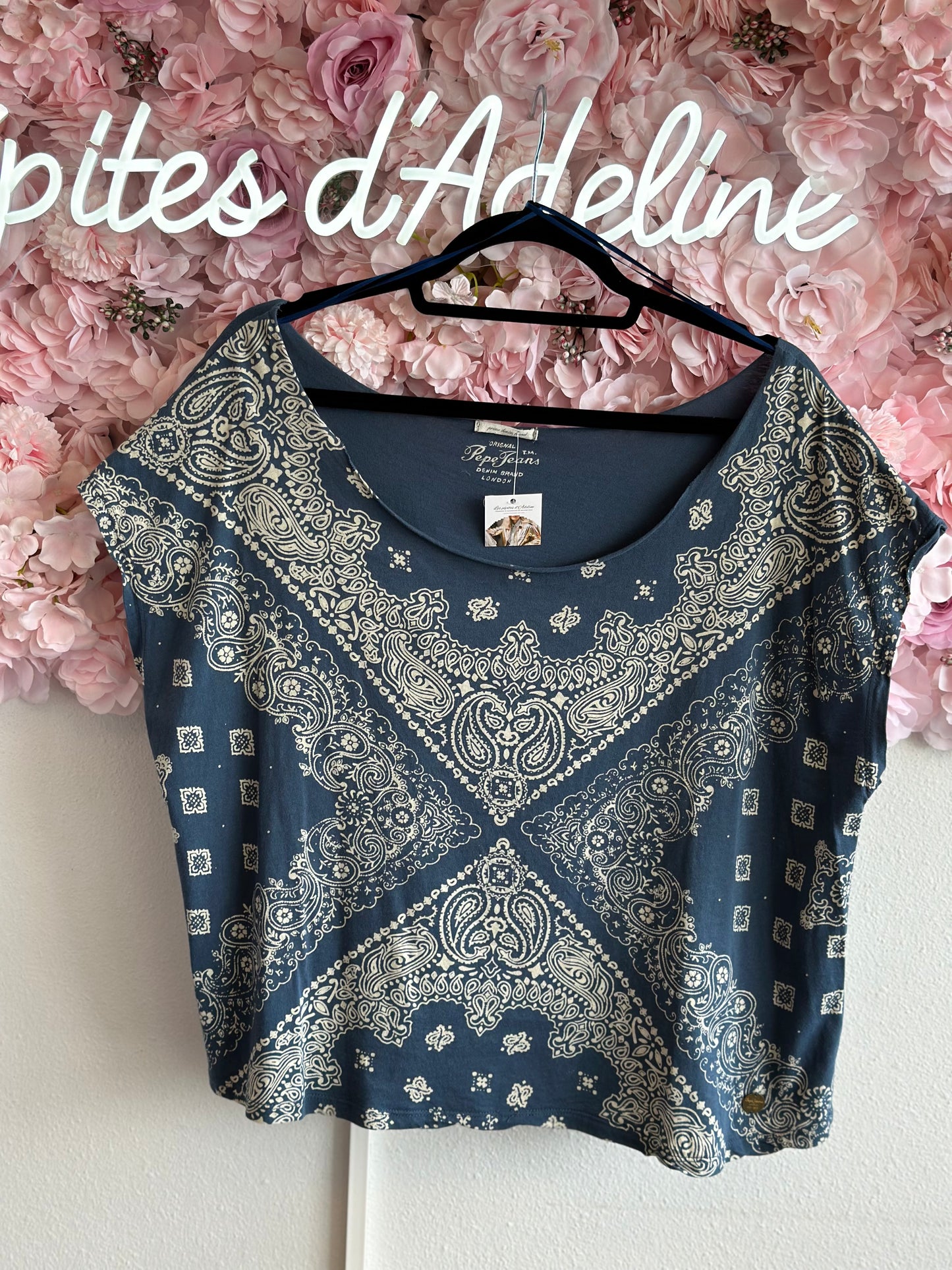 Top bleu oversize à motifs bandana blancs T.38