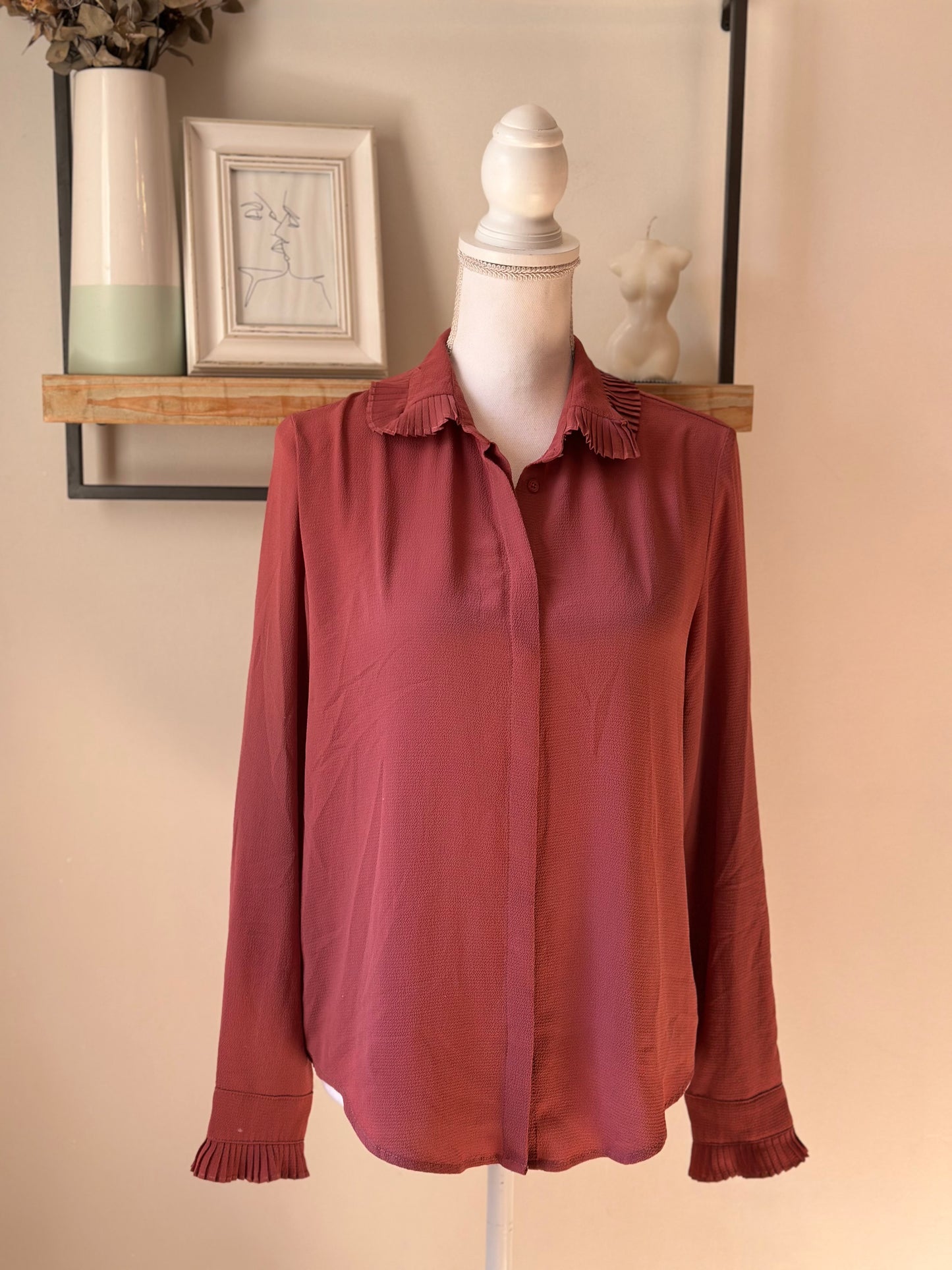 Chemise fluide rose détails plissés col et poignets T.36
