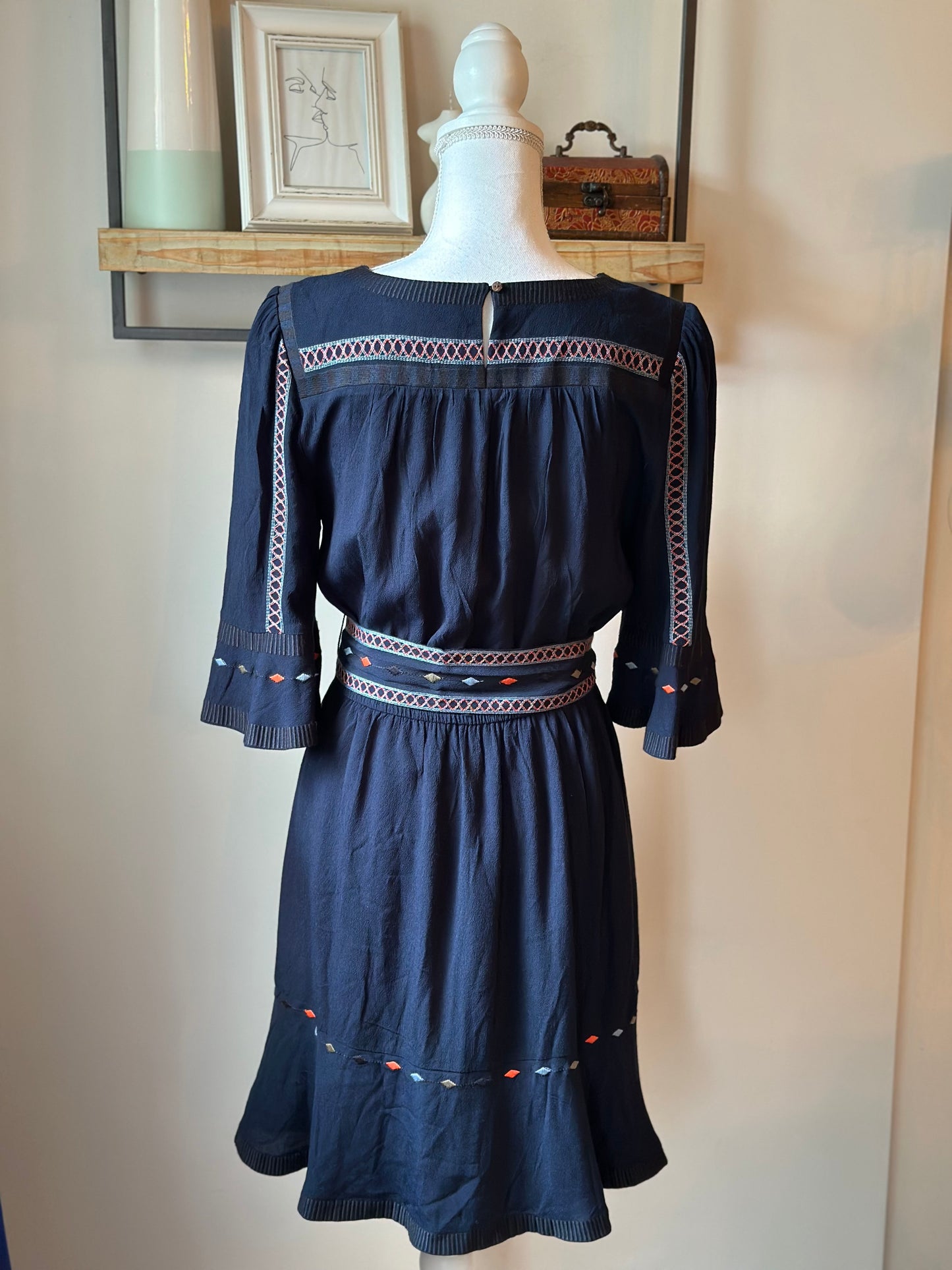 Robe modèle Plaza brodée T.36