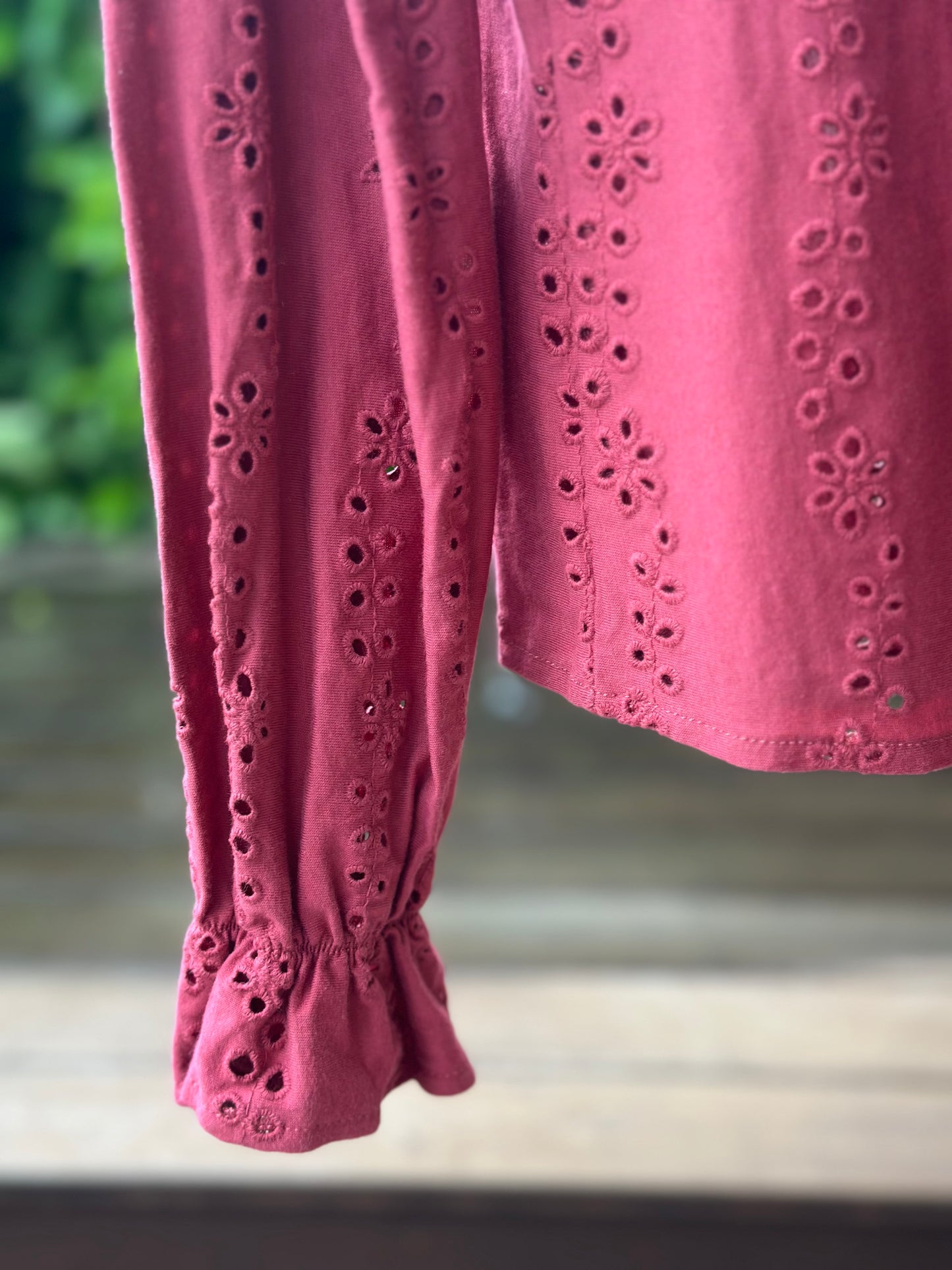 Blouse broderie anglaise rose framboise en coton T.34
