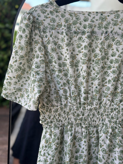 Robe fluide fleurie vert sauge T.36