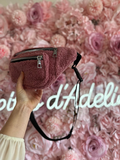 Sac banane rose effet peluche en moumoute