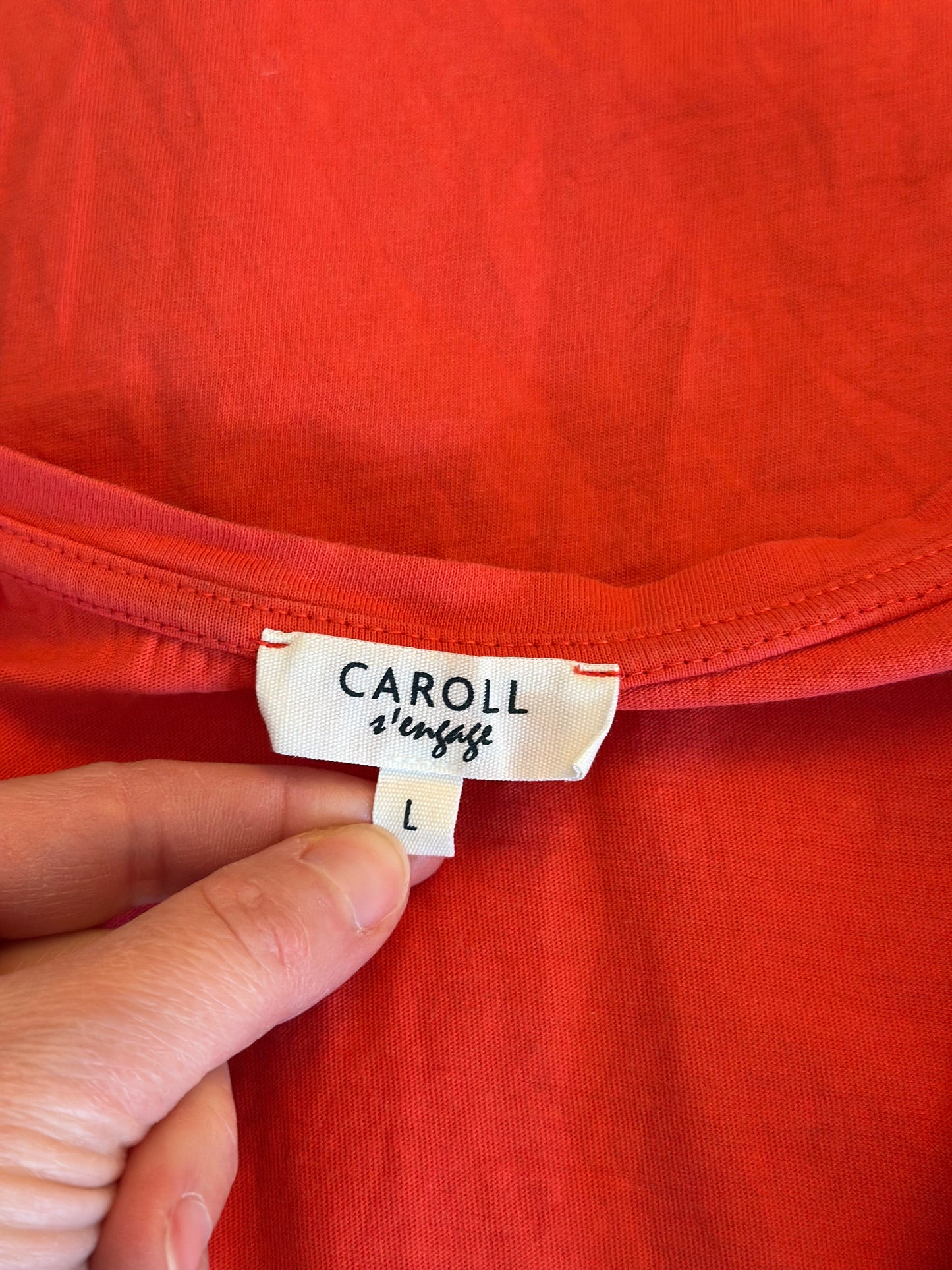 T-shirt rouge col V en coton T.40