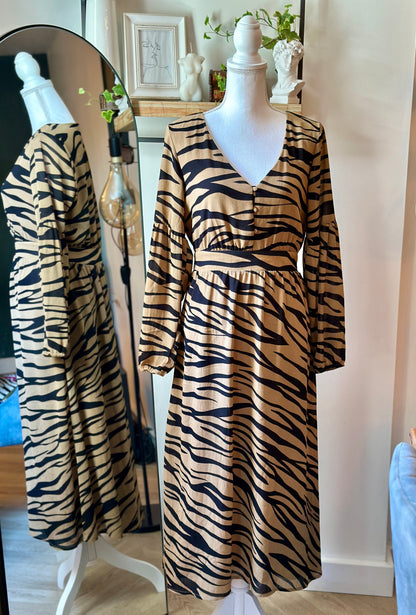 Robe longue imprimé zèbre marron et noir T.38