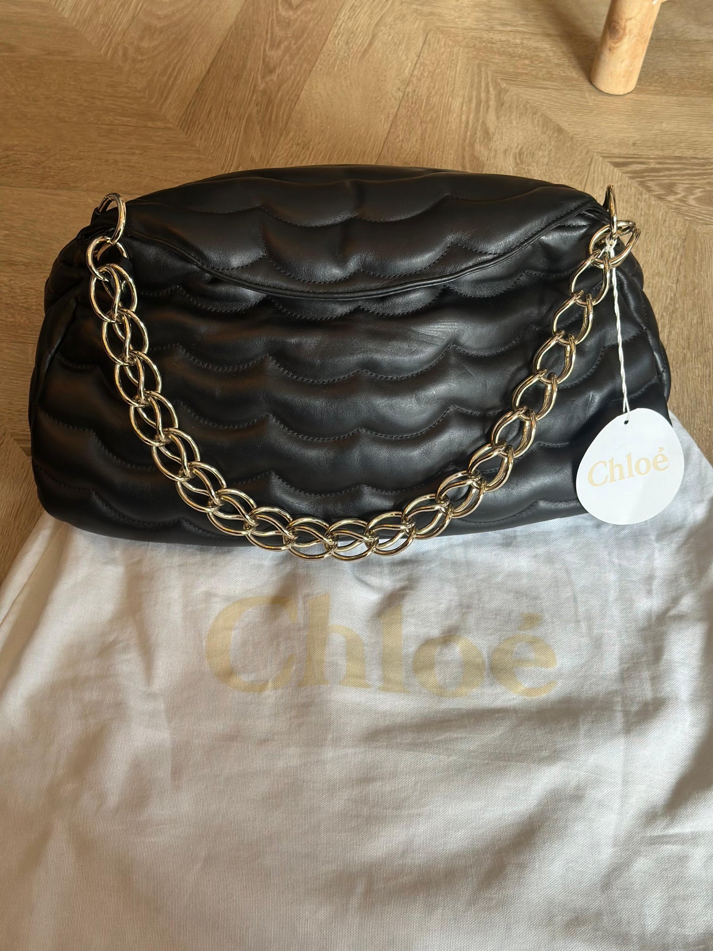 Sac Chloé Juana Medium cuir noir matelassé chaîne dorée neuf avec étiquette – modèle luxe