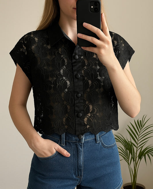 Blouse vintage noire en dentelle T.U (36 au 40)