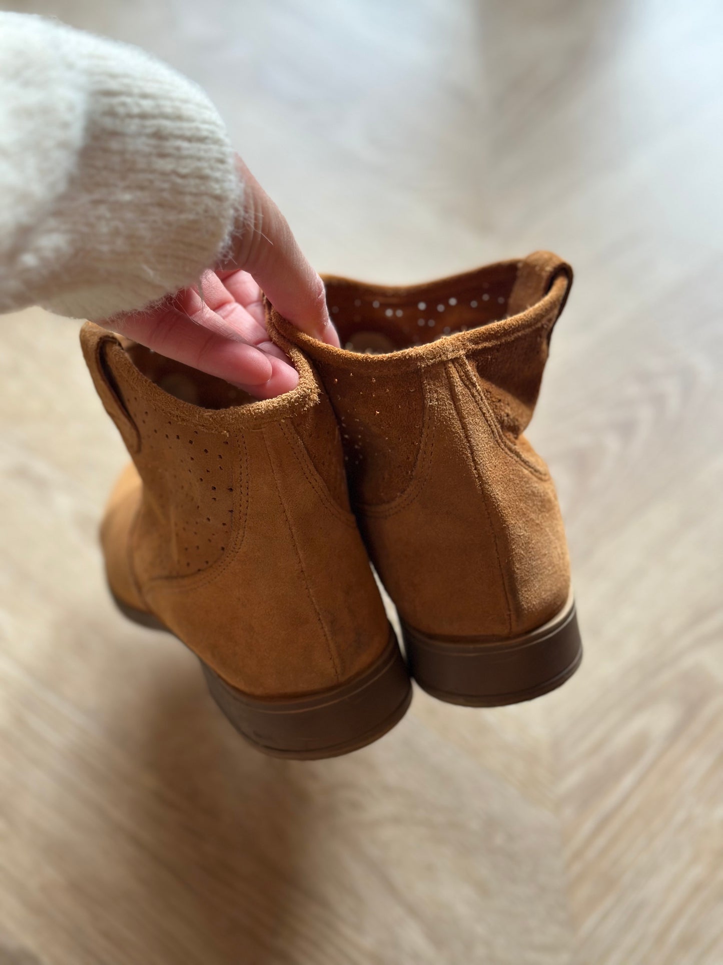 Bottines en cuir daim camel T.39