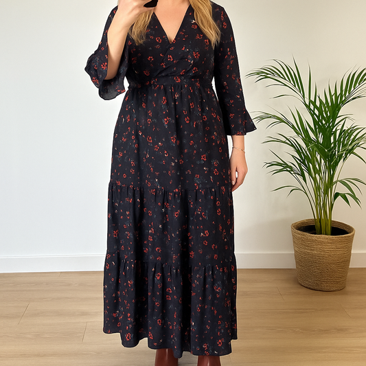 Robe longue noire à fleurs rouges T.40