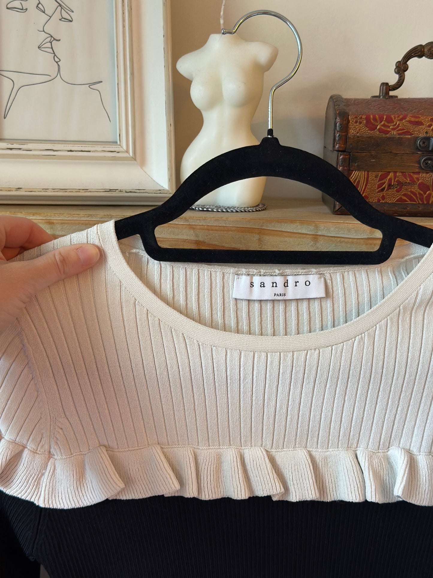 Robe en maille côtelée bicolore à volants T.38