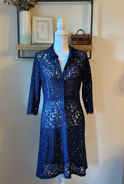 Robe en dentelle bleu marine T.40