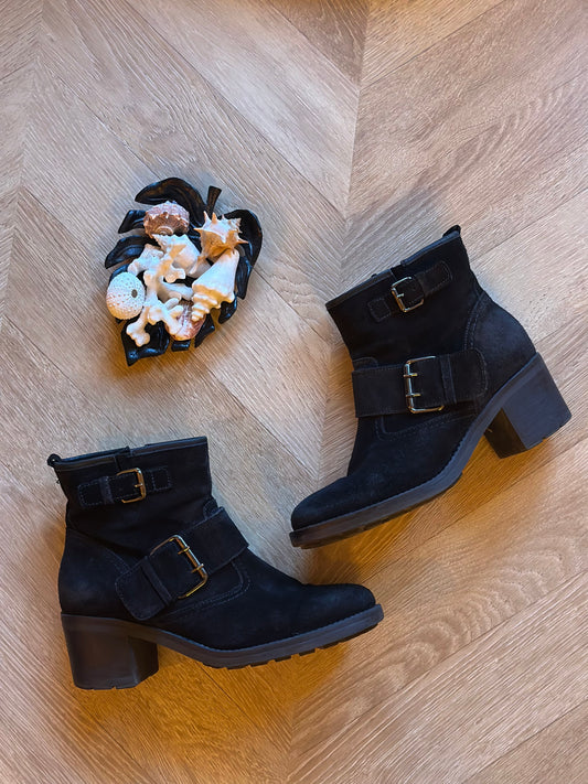 Bottines en cuir daim P.39