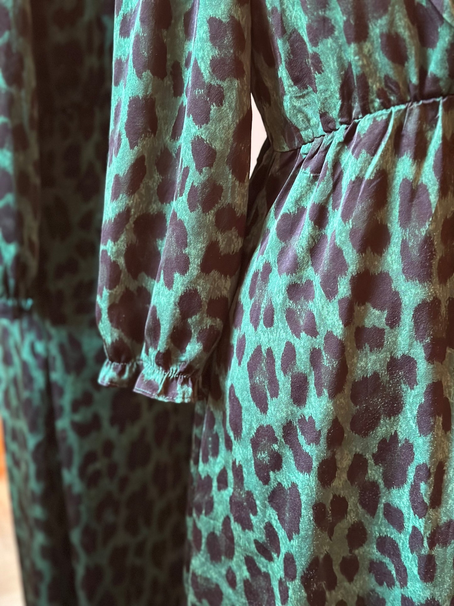 Robe longue imprimé léopard vert et noir T.36
