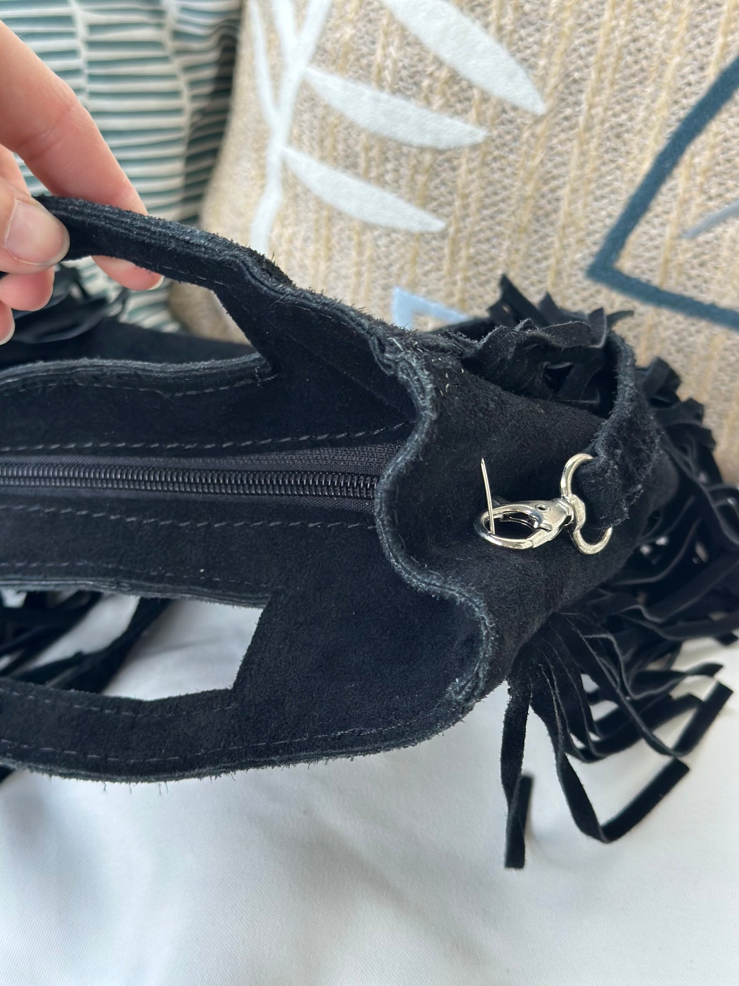 Sac à franges daim noir cuir Italie – bandoulière amovible