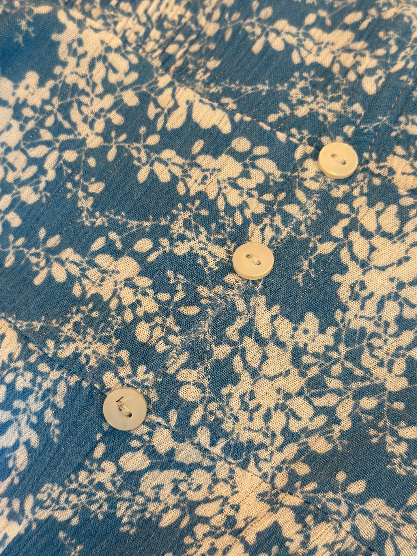 Robe d’été bleue à motifs fleuris blancs T.34/36