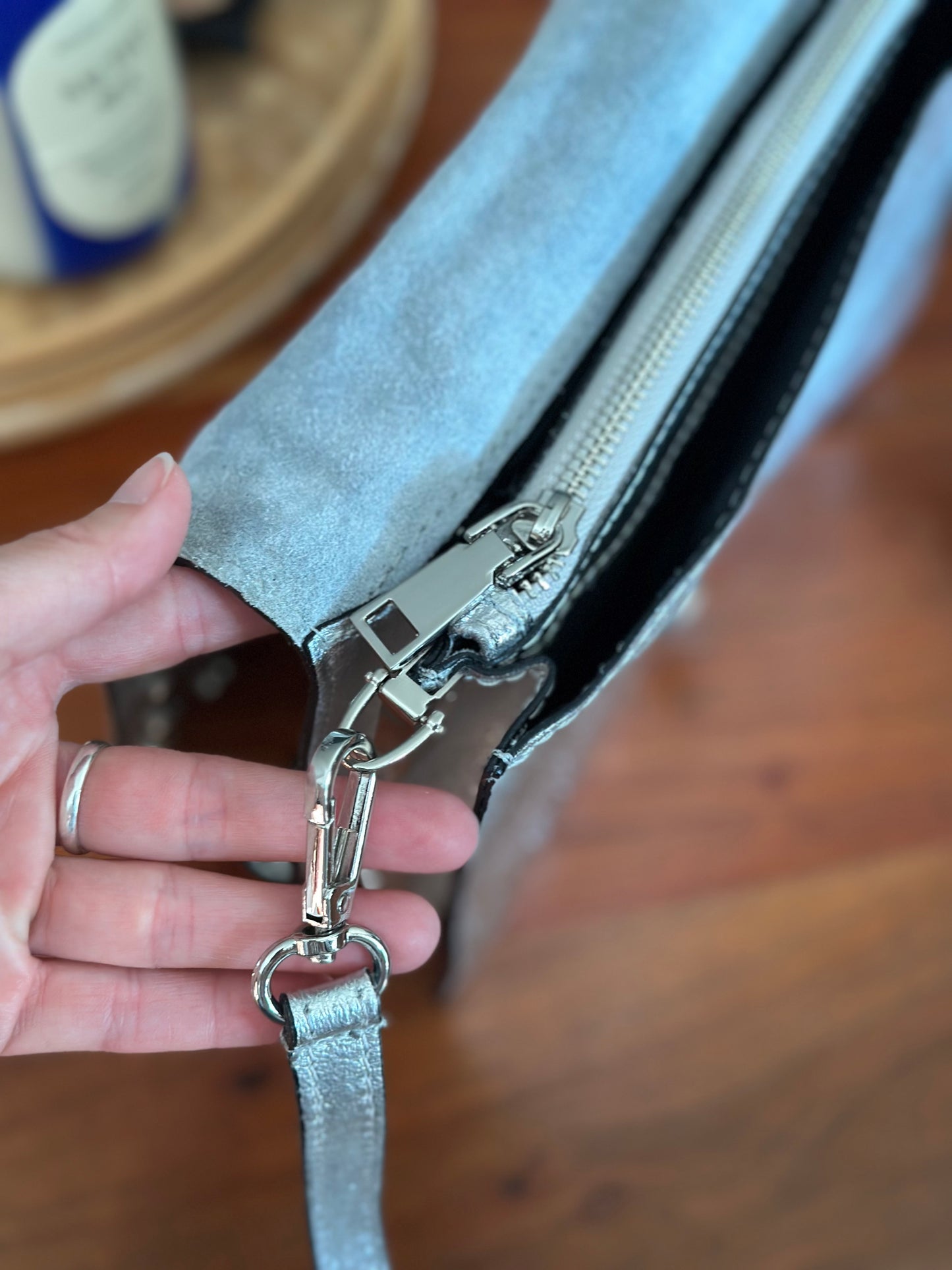 Sac bandoulière en cuir argenté