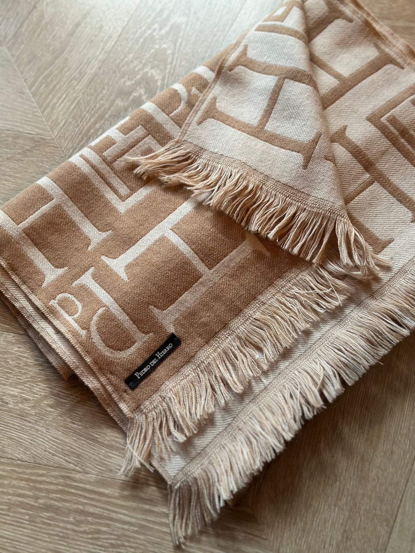 Écharpe Pedro del Hierro monogramme beige écru laine