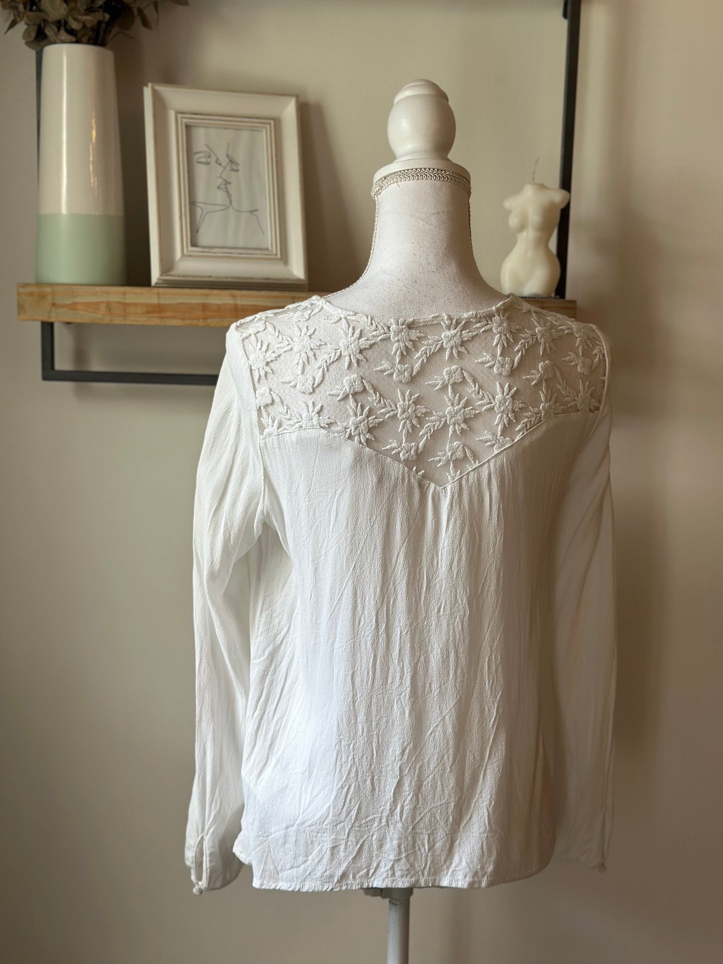 Blouse brodée blanche T.40