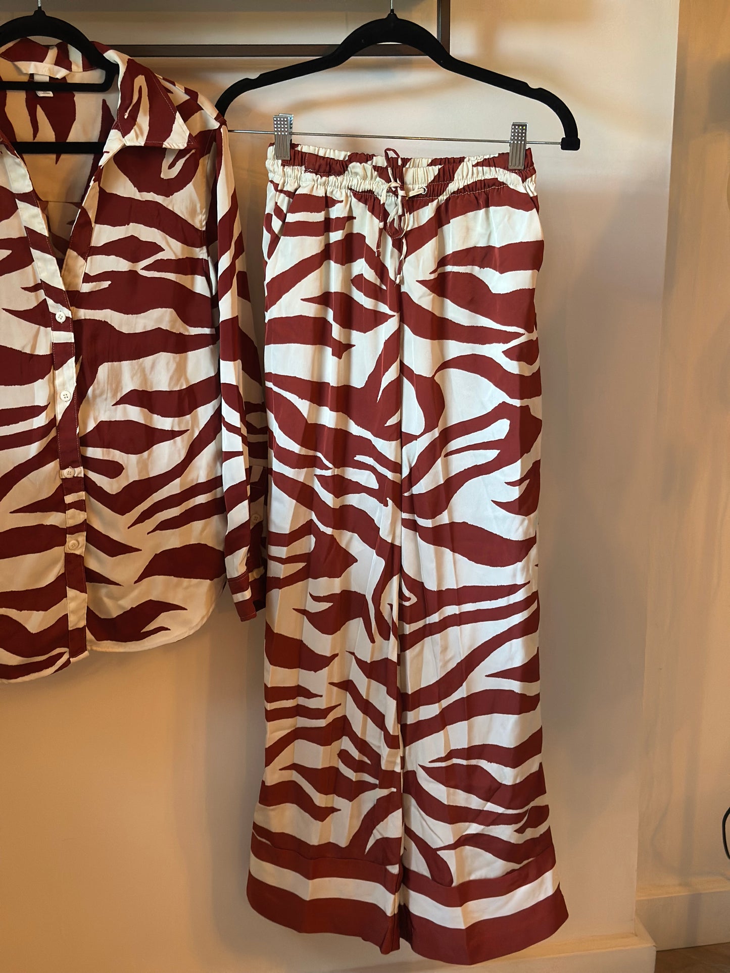 Ensemble zèbre chemise pantalon large fluide T.34/36