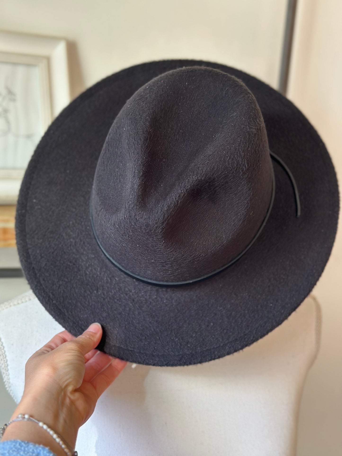 Chapeau en laine noir élégant femme taille 55/58 cm