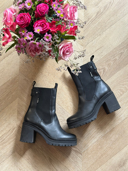 Bottines cuir noir motif uni Modèle Mona T.37