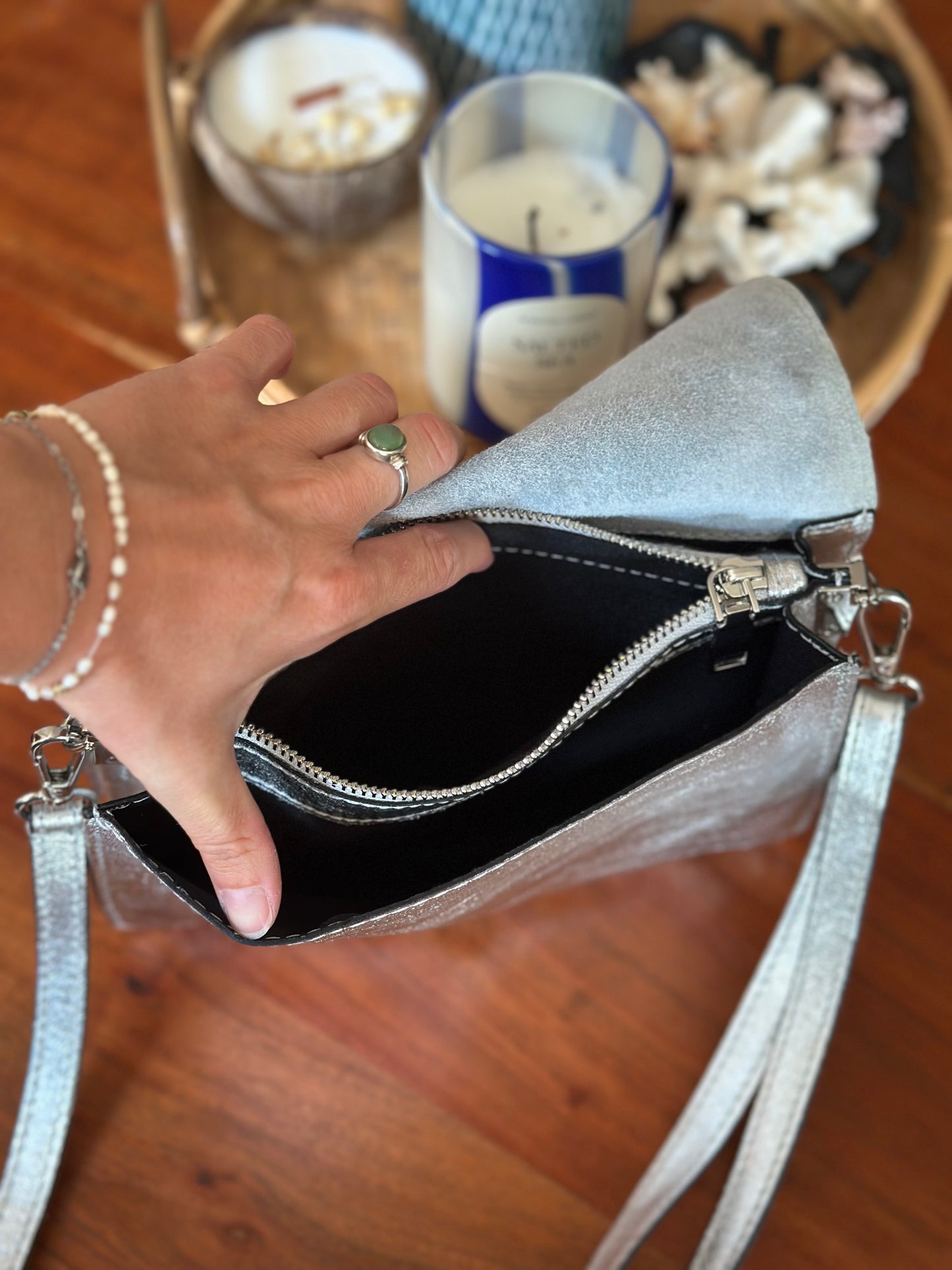 Sac bandoulière en cuir argenté