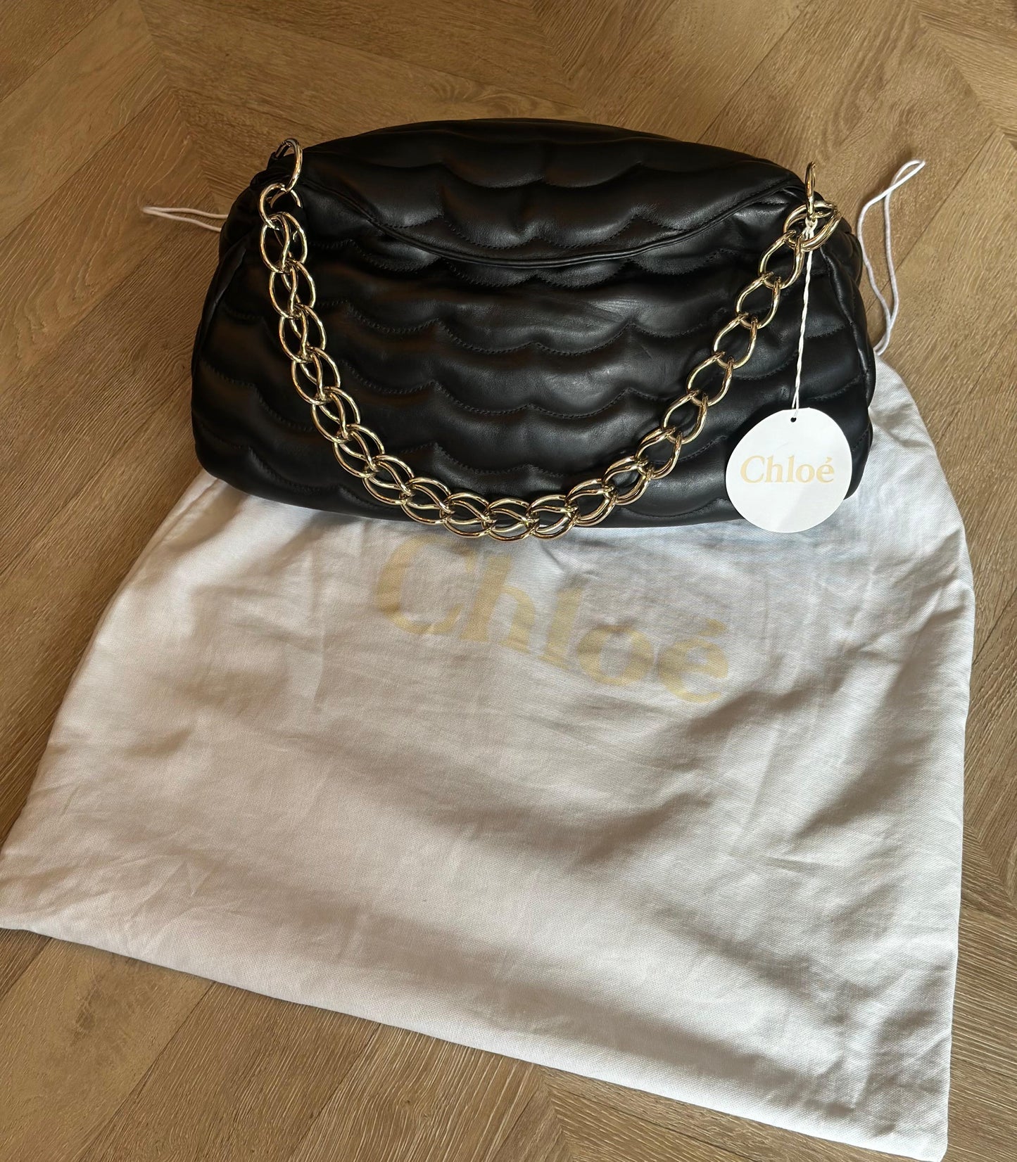 Sac Chloé Juana Medium cuir noir matelassé chaîne dorée neuf avec étiquette – modèle luxe