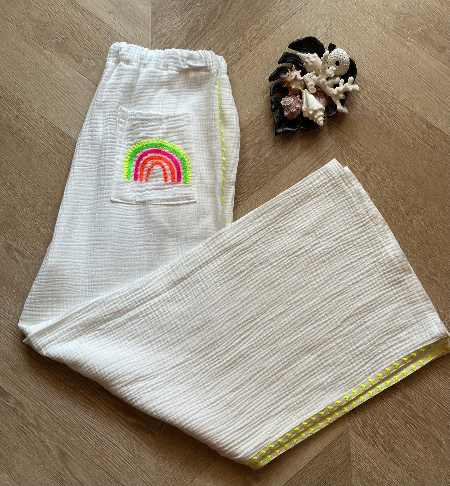 Pantalon gaze de coton Made in Italy blanc brodé arc-en-ciel – T.U 36/44