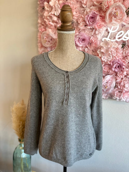 Pull gris 100% cachemire avec boutons T38