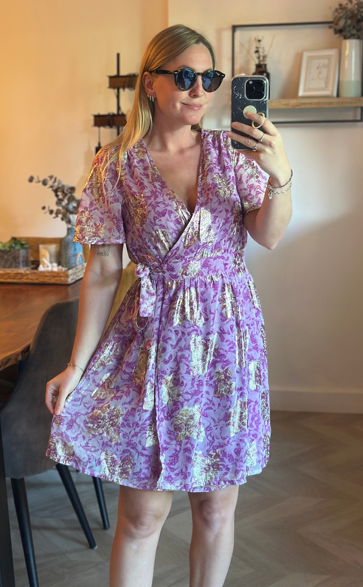 Robe portefeuille imprimé mauve et doré T.34