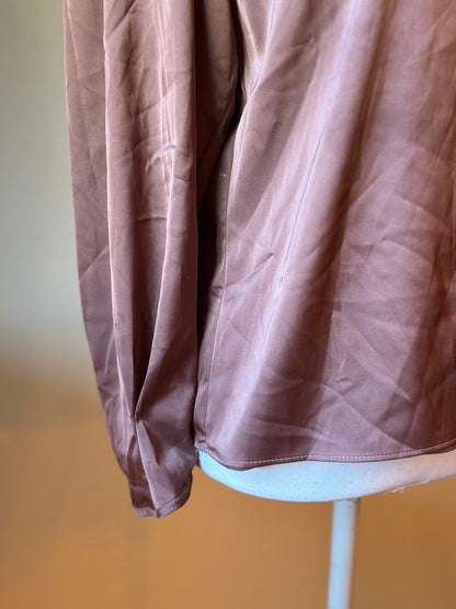 Blouse effet satiné marron clair col V satin T.40