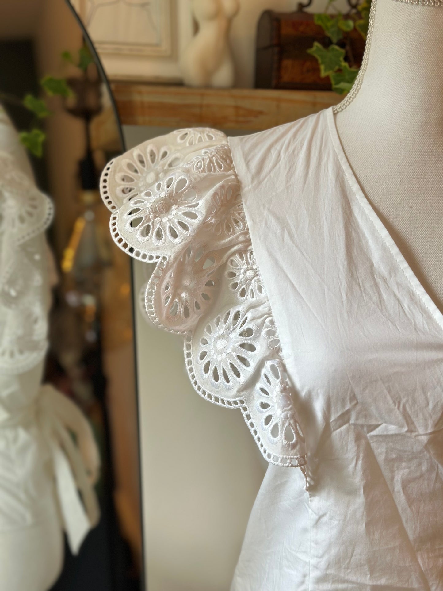 Blouse en coton broderie, anglaise T.36