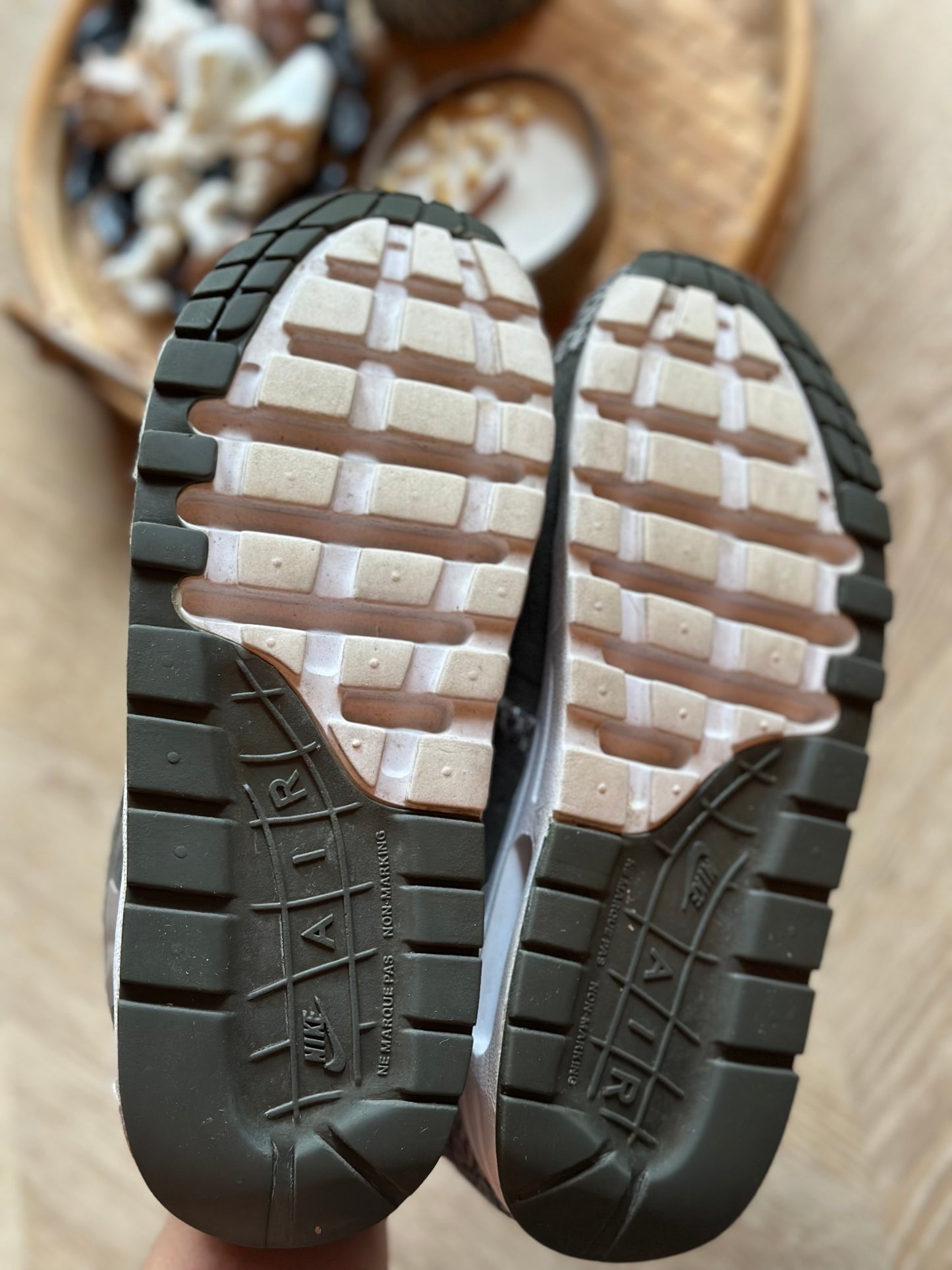 Baskets Air Max Zero SE GS vert kaki et noir P.37,5