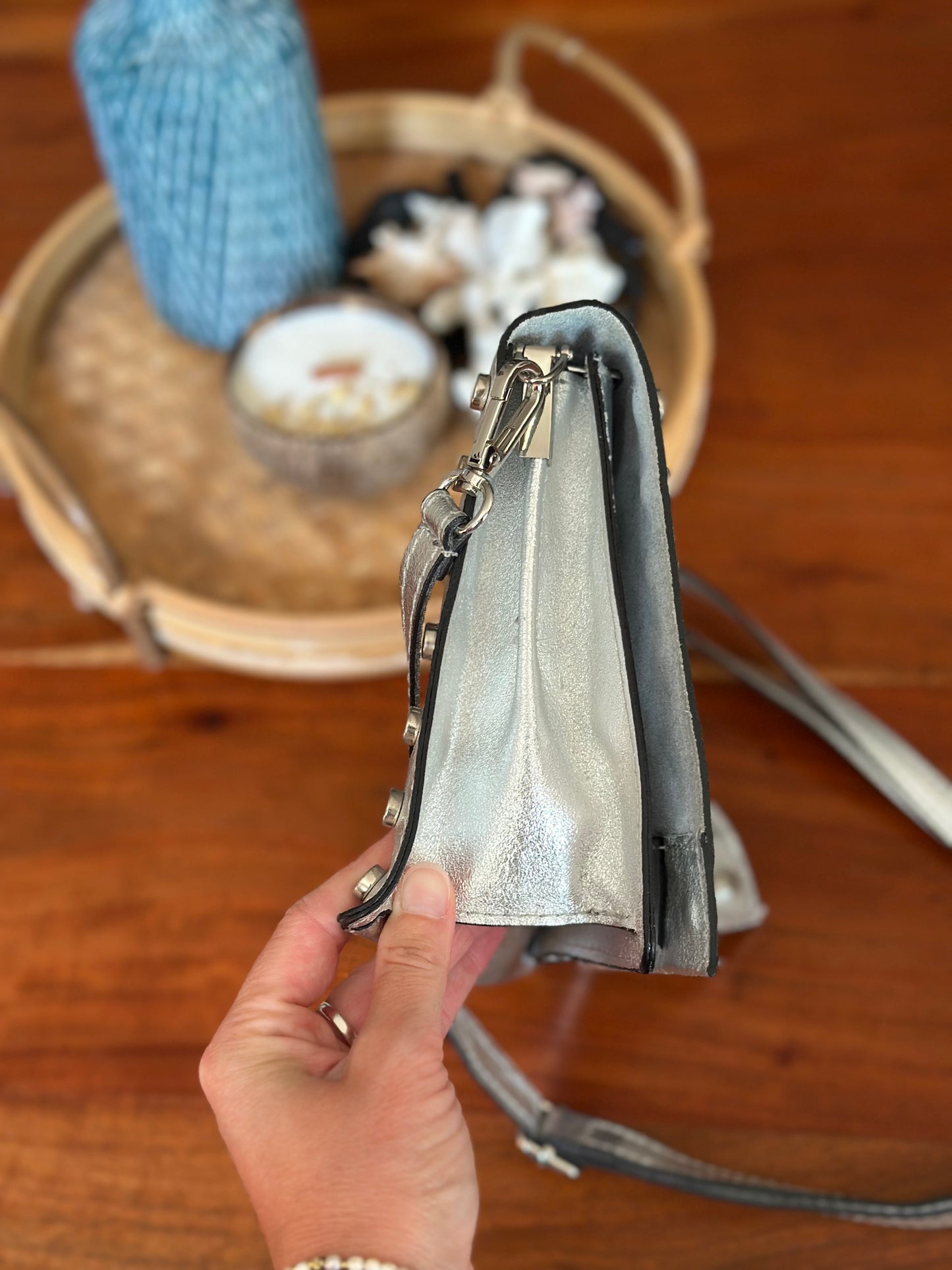 Sac bandoulière en cuir argenté