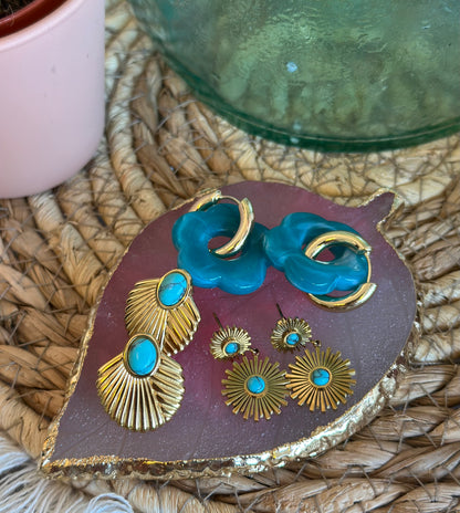 Boucles d’oreilles dorées avec détails bleus, neuves