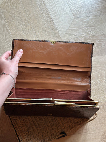 Pochette vintage cuir de reptile effet peau de serpent brun années 70 – 26 cm