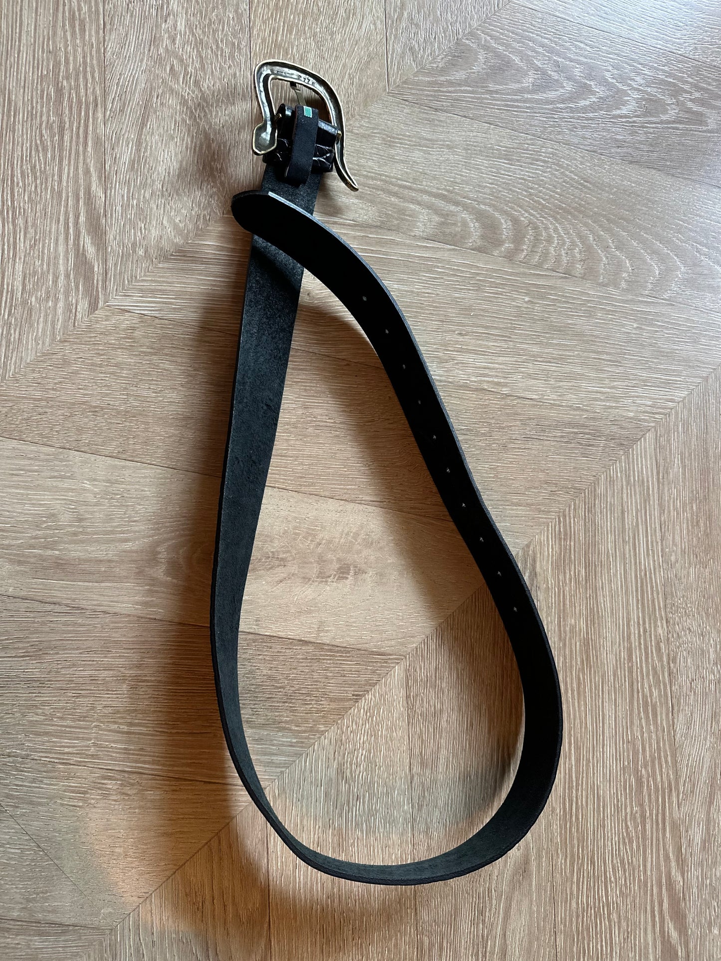 Ceinture large cuir noir embossé effet croco boucle serpent dorée – Handmade Italy longueur 110 cm