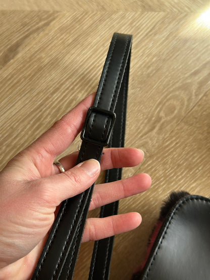 Sac bandoulière imprimé vache rose noir Dr Martens