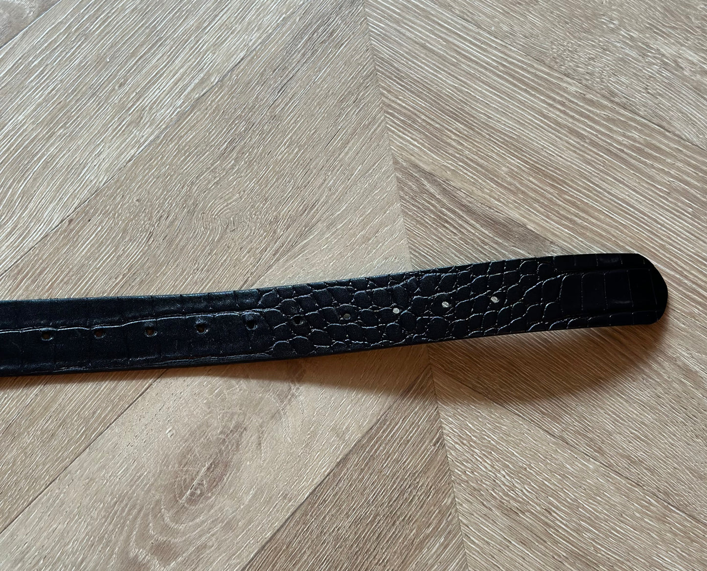 Ceinture large cuir noir embossé effet croco boucle serpent dorée – Handmade Italy longueur 110 cm