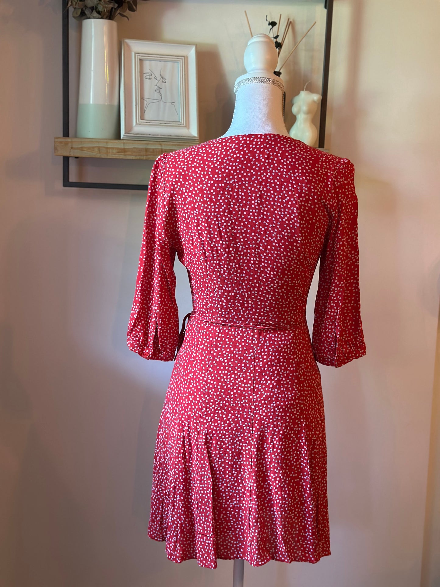 Robe portefeuille à pois rouge et blanc en viscose T.34