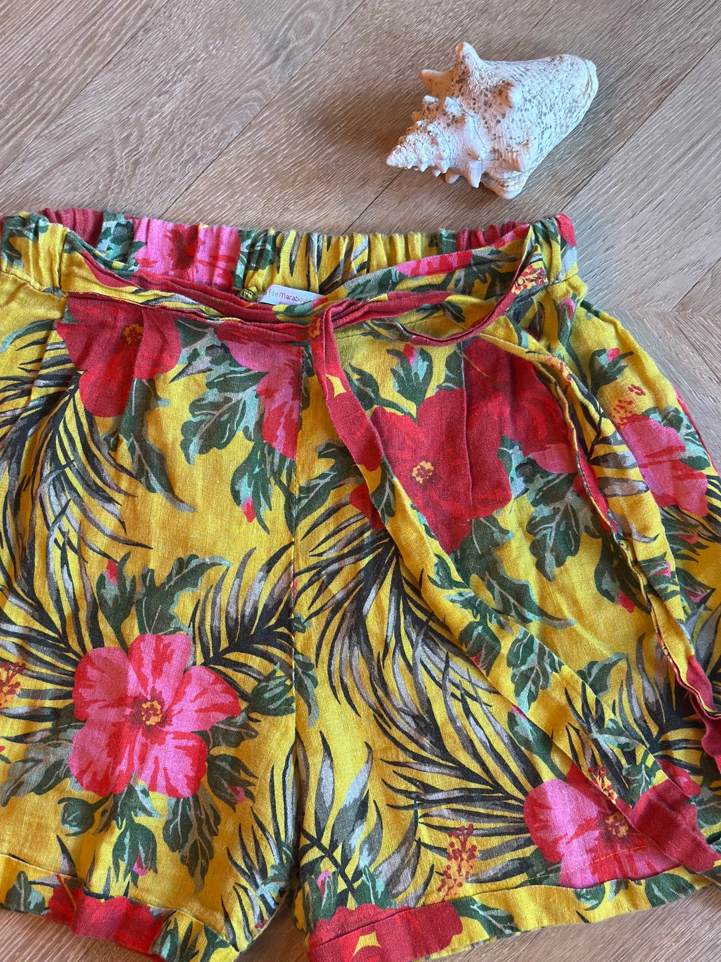 Short en lin imprimé tropical jaune T.40