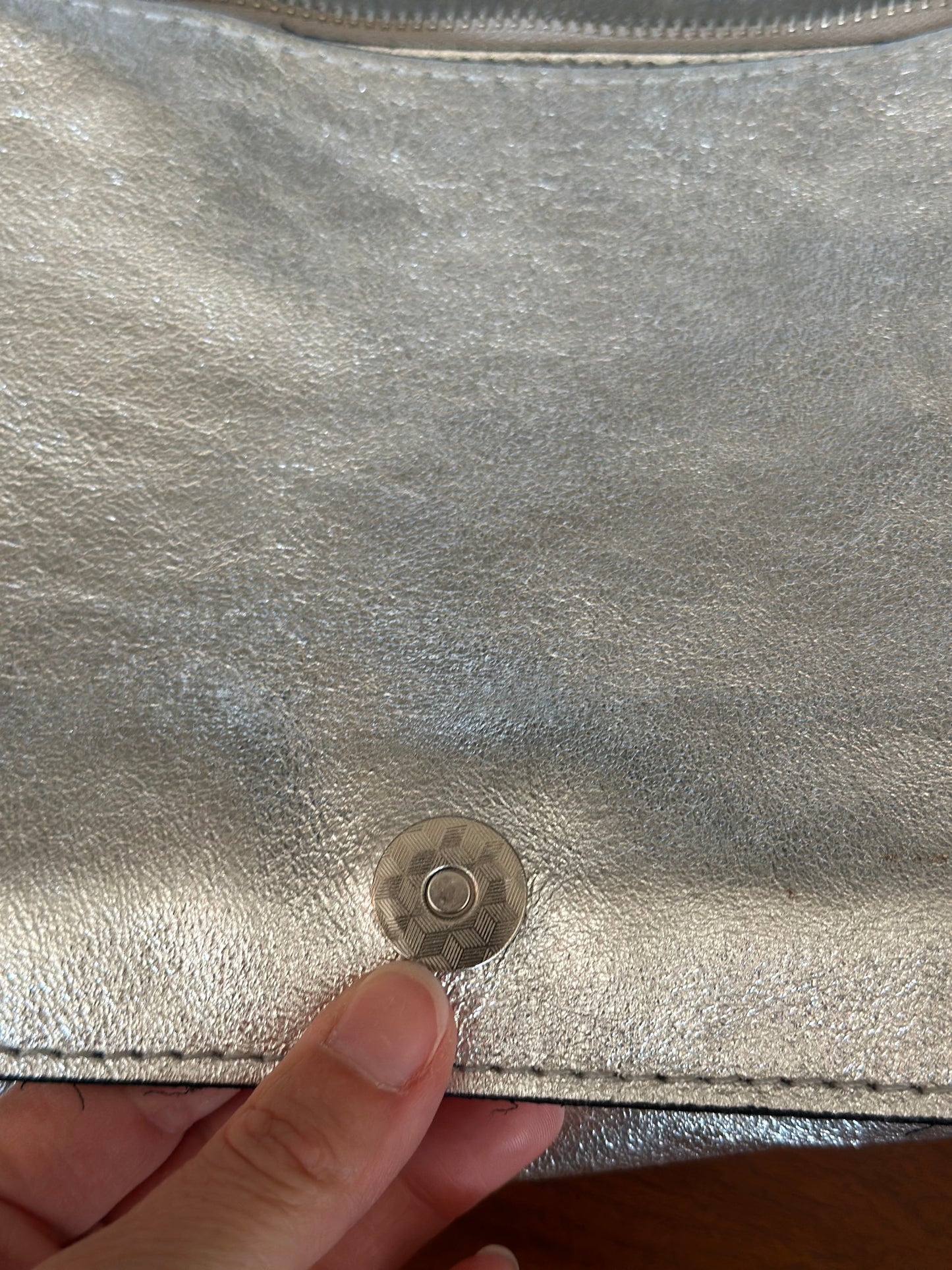 Sac bandoulière en cuir argenté