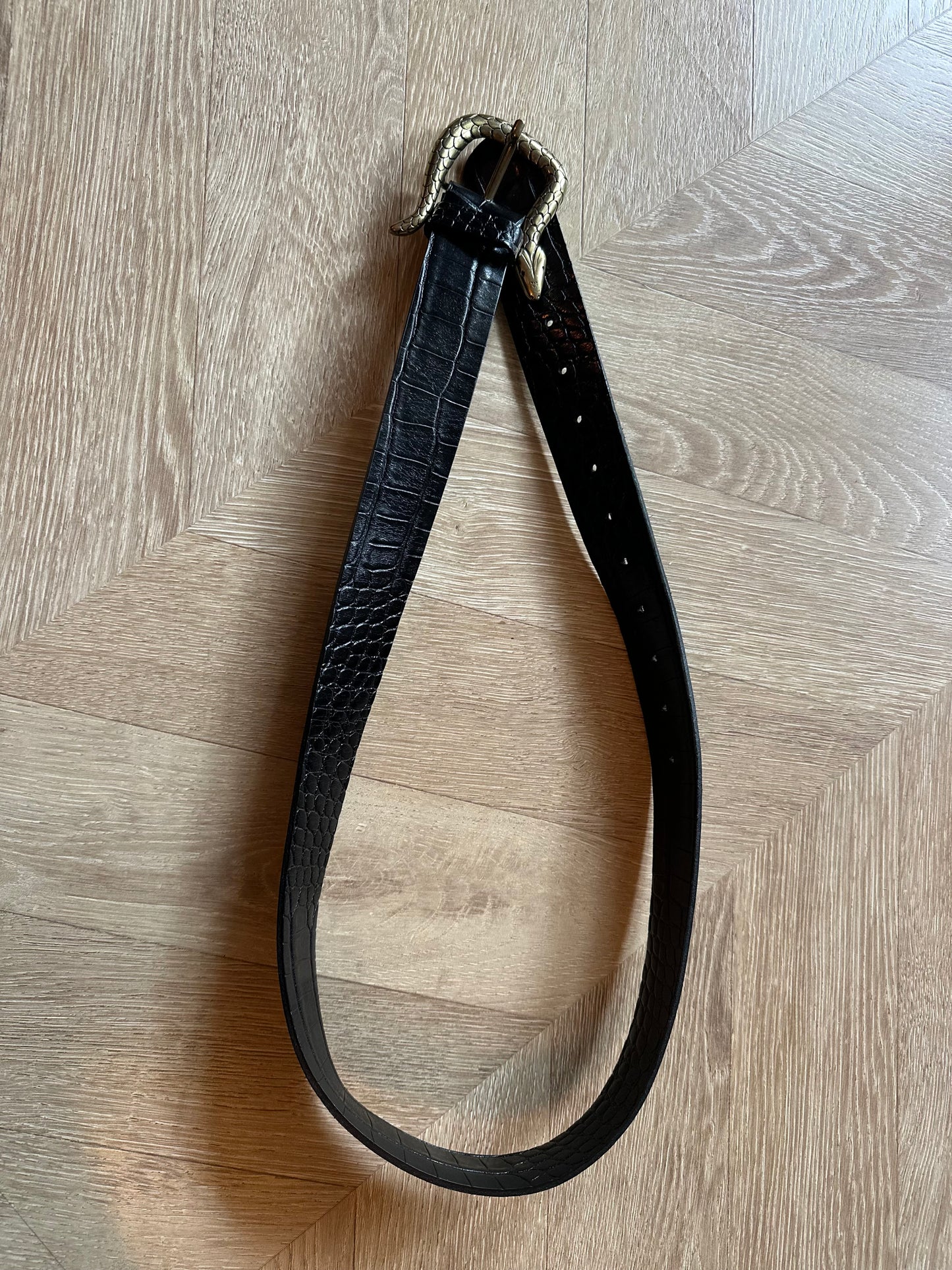 Ceinture large cuir noir embossé effet croco boucle serpent dorée – Handmade Italy longueur 110 cm